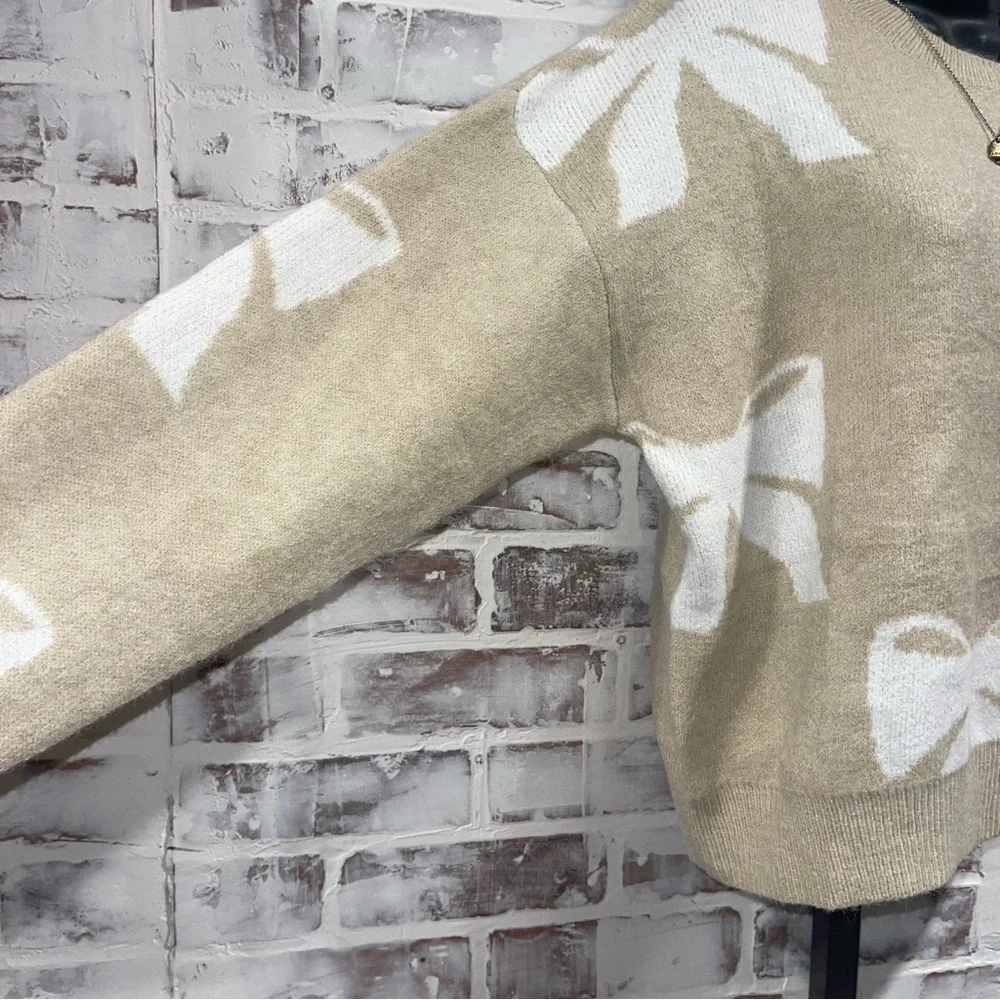 Salty wave Beige White bow Sweater women’s small